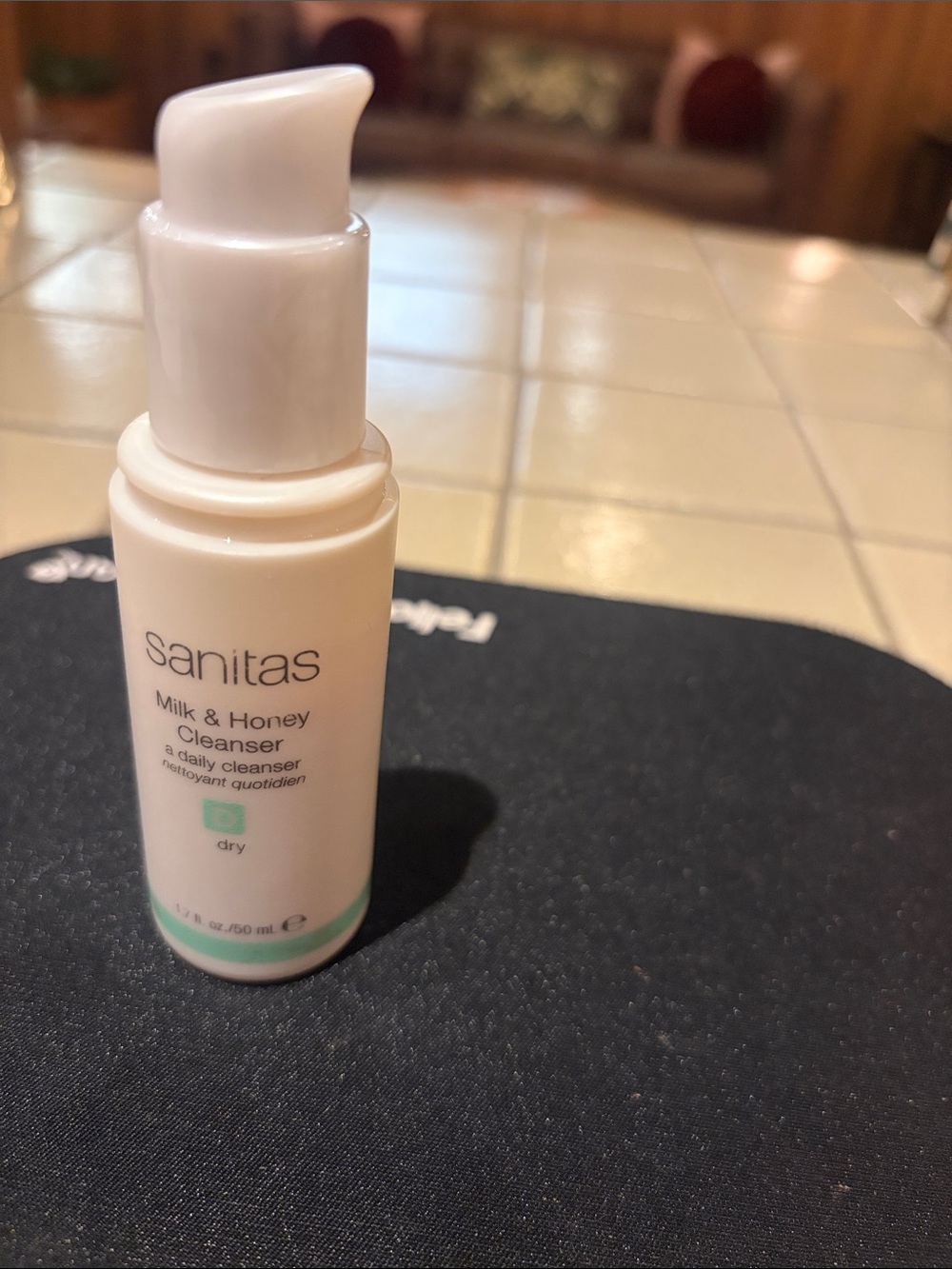 Sanitas Milk & Honey Cleanser — White with Mint Accent